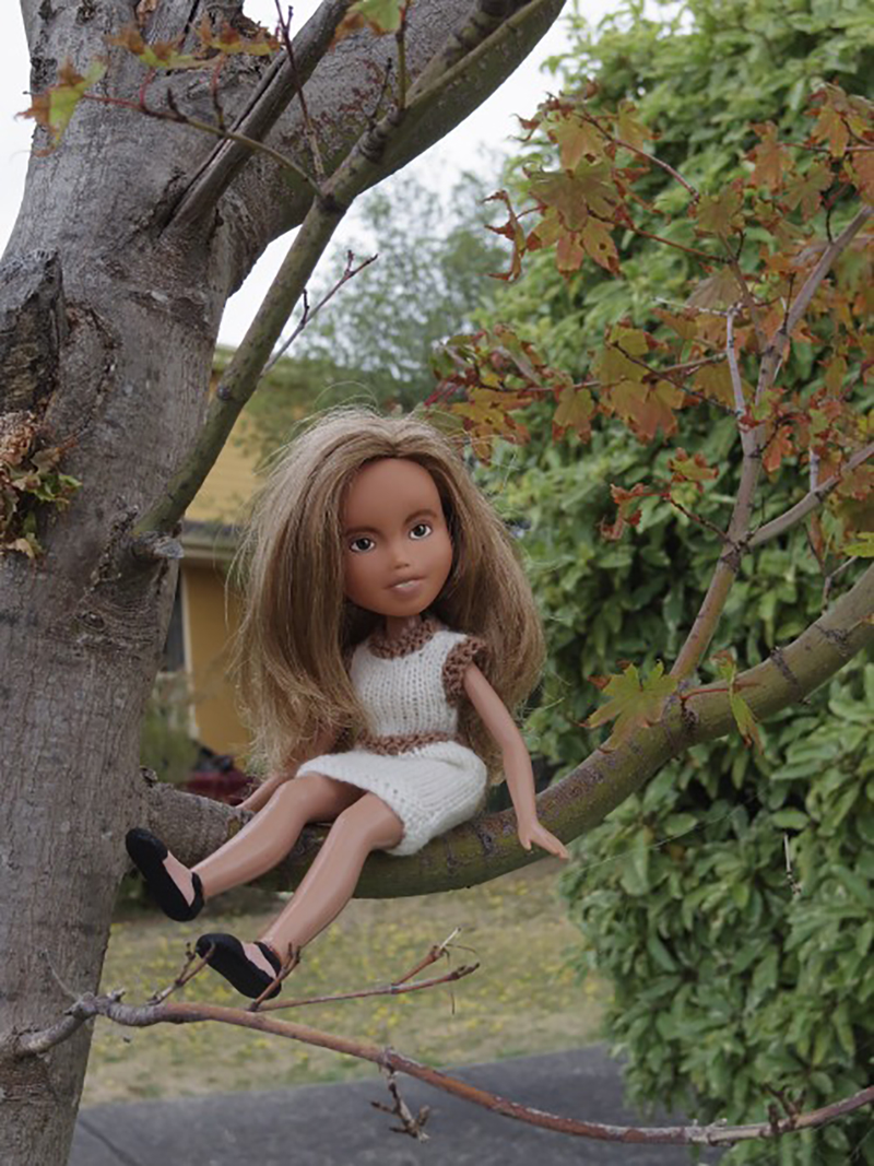 Illustration for article titled Sexy Bratz Dolls Get Gentle Make-Unders Courtesy of Tasmanian Artist